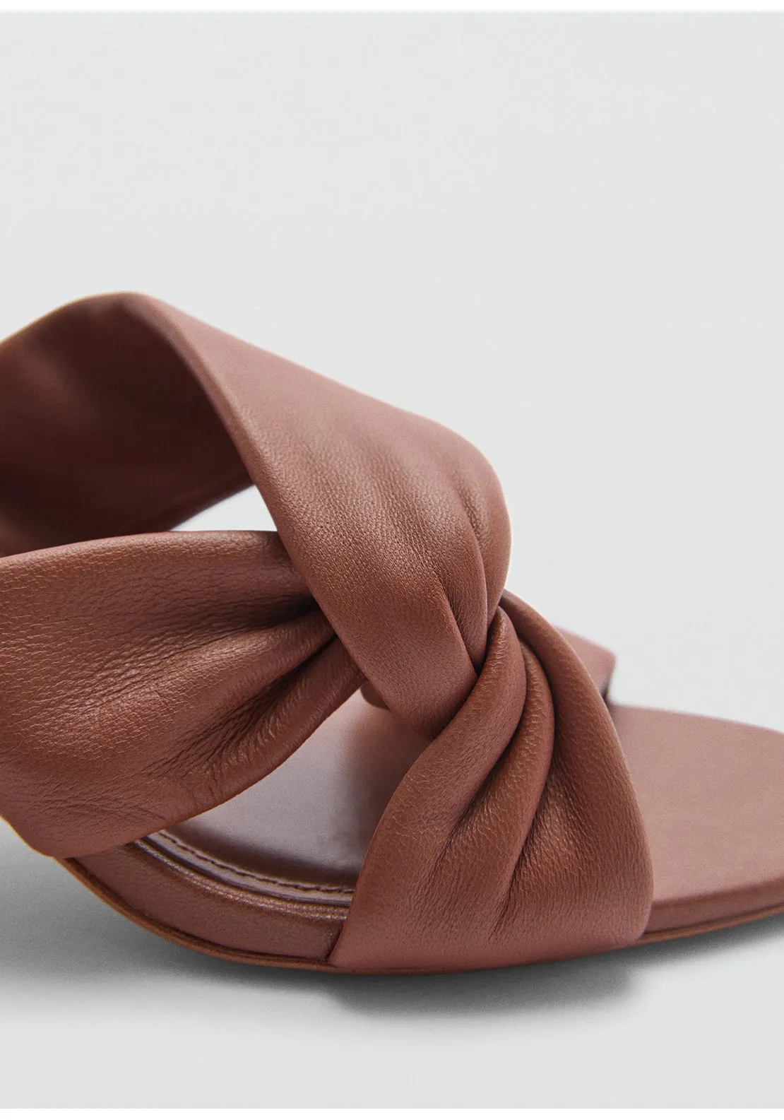 Knot leather sandals